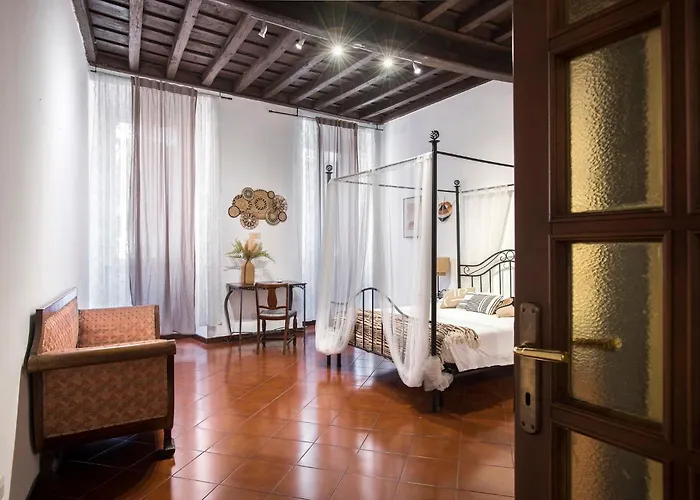 Trevi Fountain House Deluxe Apartment