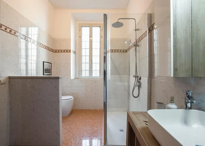 Trevi Fountain House Deluxe